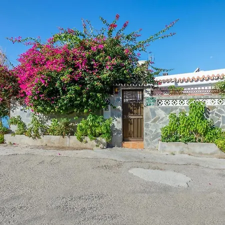 Prázdninový dům Charming House With Sea View, And Private Pool Nerja